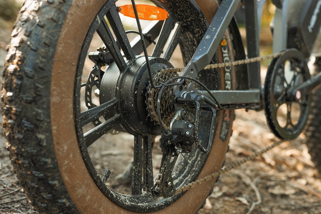 bicycle chain electric bikes Shimano STEPS CN-E8000-11 E-Bike You have a motor and pedal assist but it is the chain that rotates the wheel Clicking Ebike Chain? Causes and