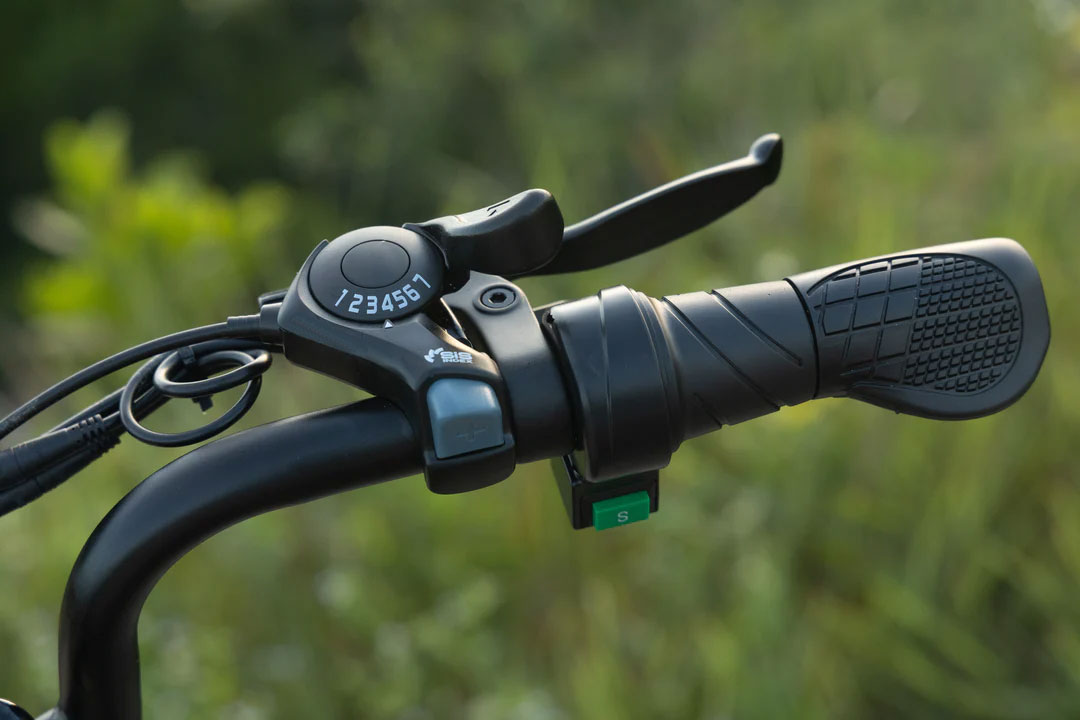 twist throttle of e bike mountain bike